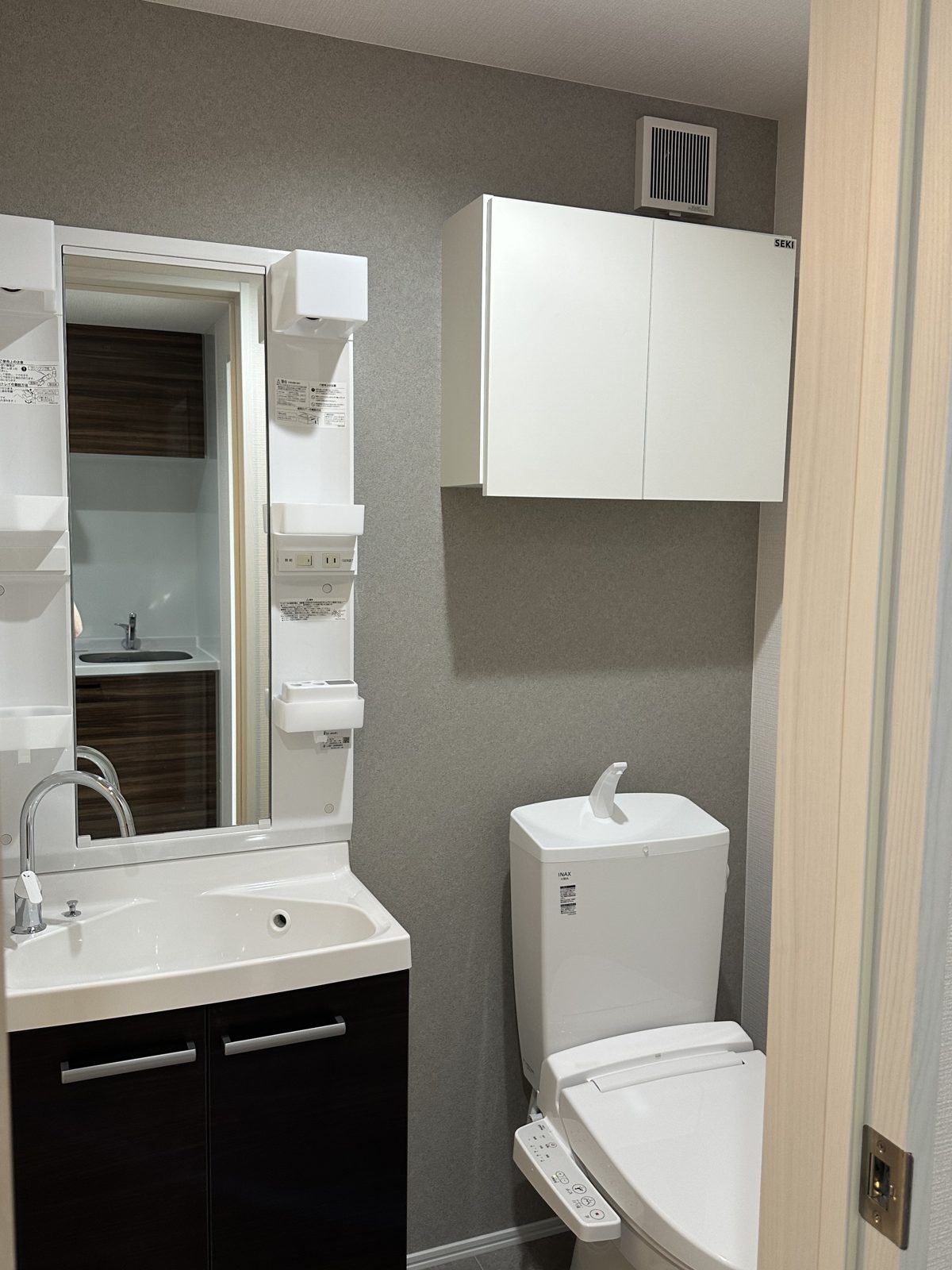 Washbasin and toilet